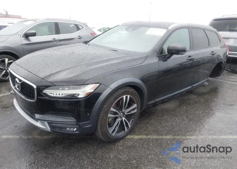 2018 Volvo V90 Cross Country T5 z USA, uszkodzony, nr VIN YV4102NK4J1026023